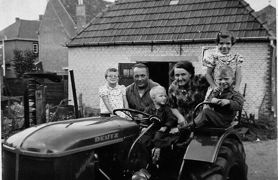 Familie Olde Dubbelink aan de Sloetstraat.jpg