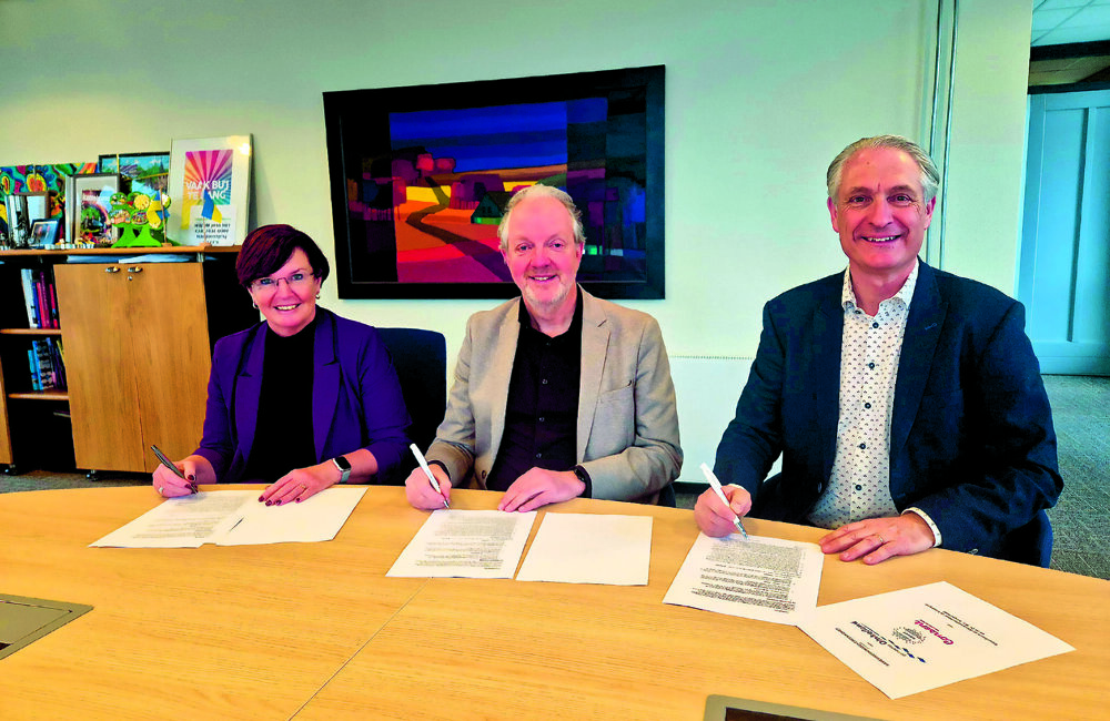 Ondertekening samenwerkingsovereenkomst .jpg