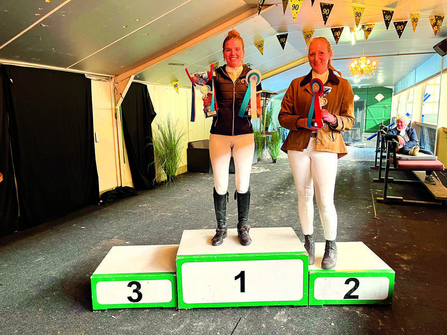  Merle Bodde en Ann-Katrin Baumann.jpg