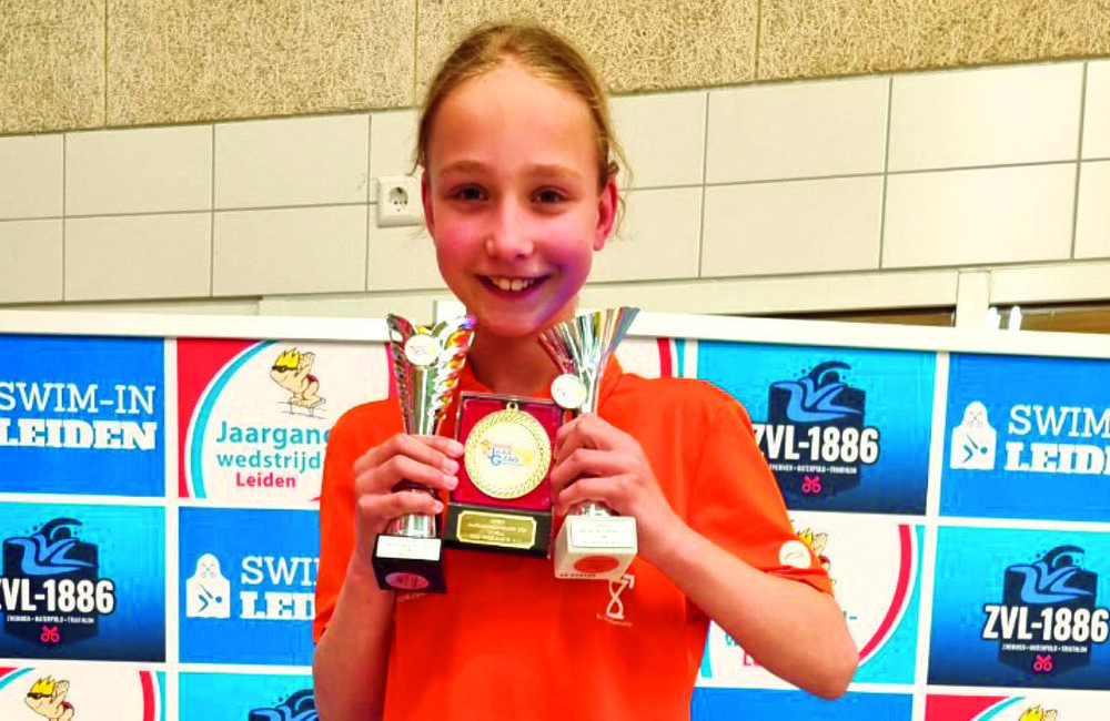 Lynn neemt namens De Dinkel mee aan de Speedo jaargangfinales in Leiden.jpg