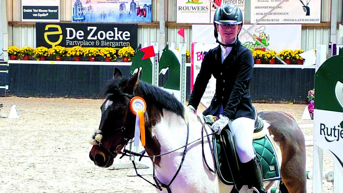 Femke Quinten met Amor 2 x eerste bij de pony’s.jpg