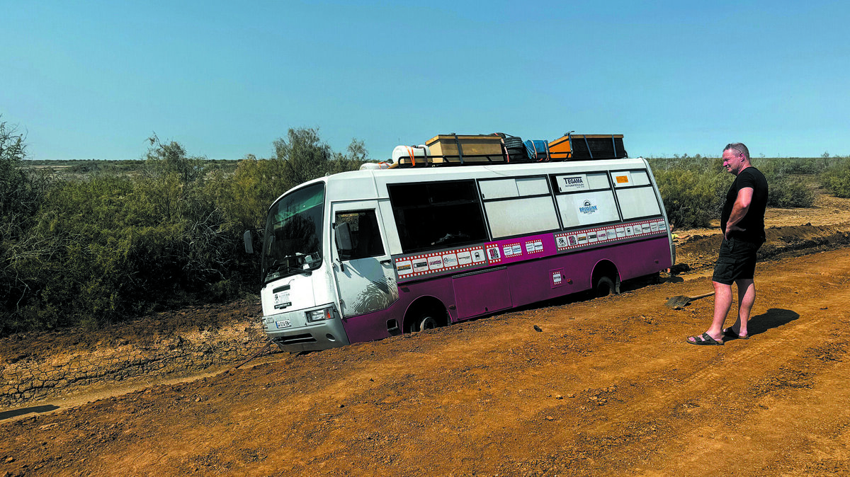 Gambia  Vast in de klei.jpeg