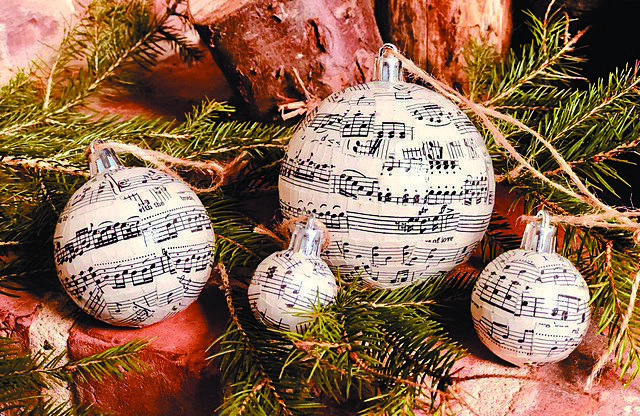 kerstbal noten met hout