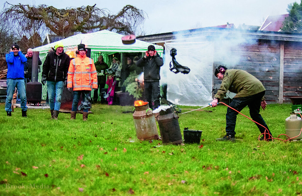 Carbidschieten Noord Deurningen 3 copy.jpg