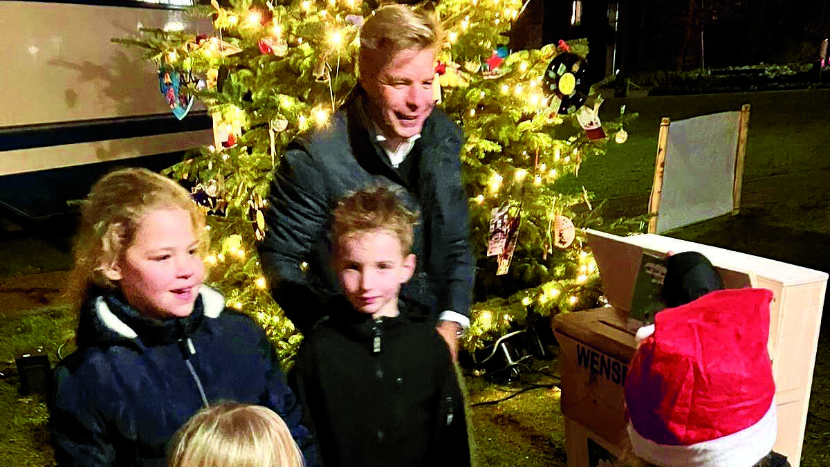 De kinderen van Aloysiusschool doen hun eerste wens.jpg