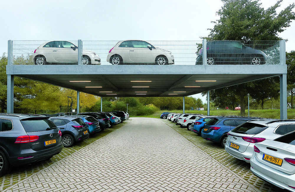 Foto parkeerdek naast Rondweg.jpg