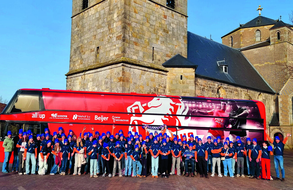 WK sprint Thialf jubileum bus.jpg