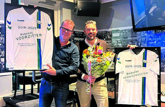 foto afscheid voorzitter en penningmeester.jpg